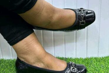 wauzaji wa wedge heel shoes