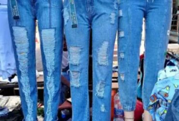 selling boyfriend jeans dar